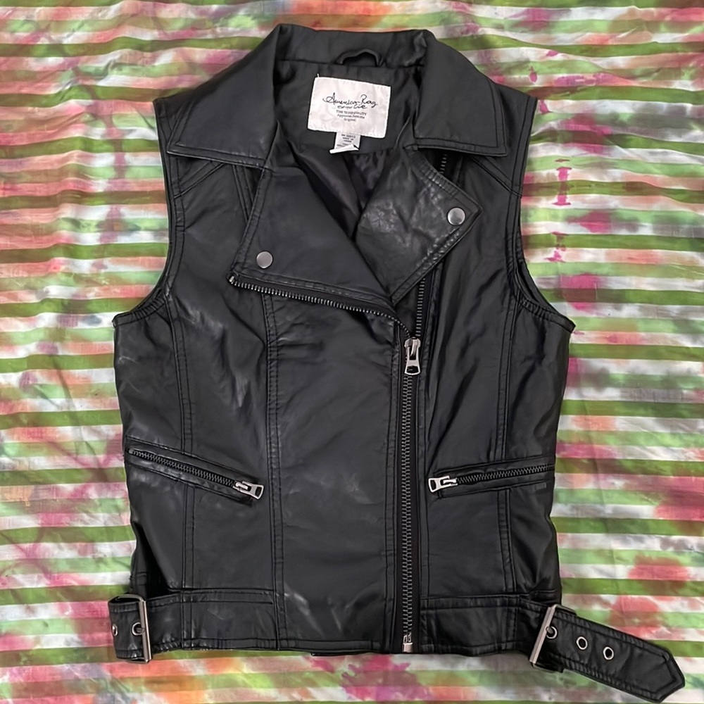 Size small black leather vest